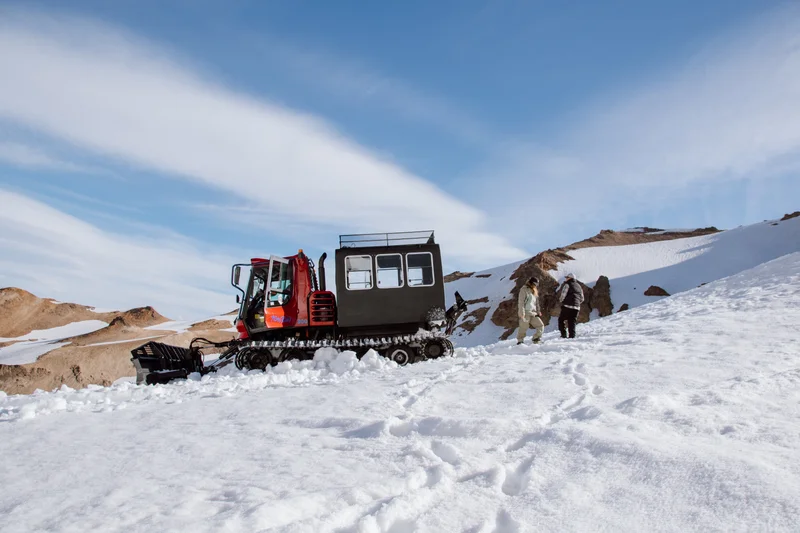 Catski con snowcat en la Cordillera