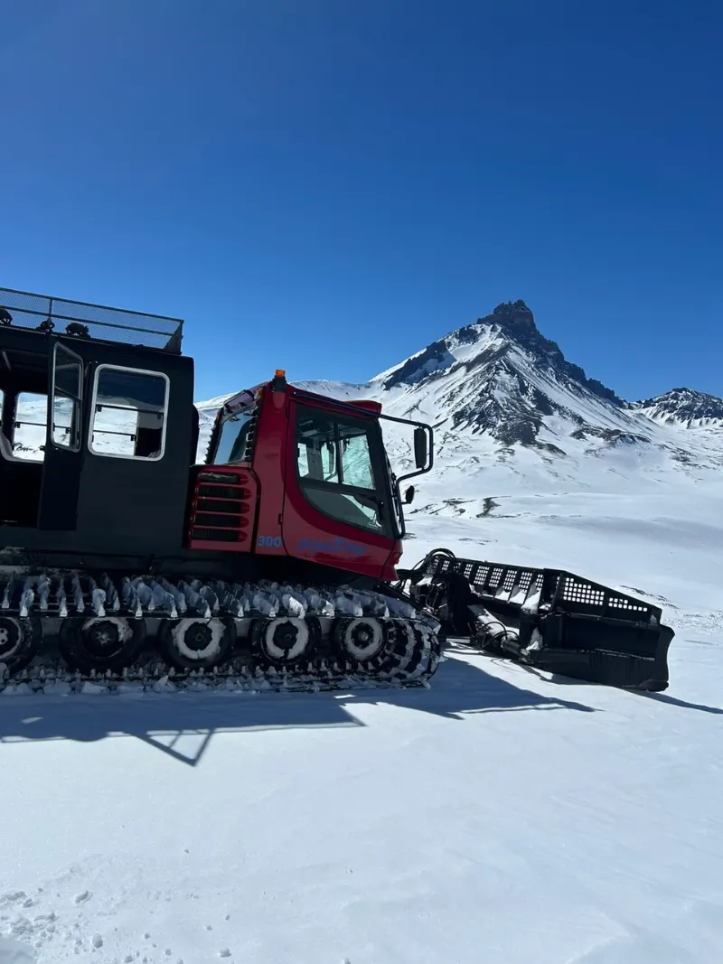Catski con snowcat en la Cordillera
